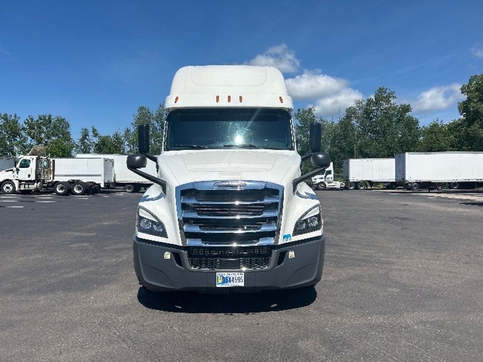Sleeper Tractor-Heavy Duty Tractors-Freightliner-2020-T12664ST-Binghamton-NY-431,437\n\t\tmiles-$ 67,000 - Image 2