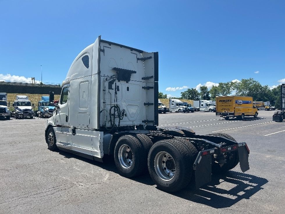 Sleeper Tractor-Heavy Duty Tractors-Freightliner-2020-T12664ST-Binghamton-NY-431,437\n\t\tmiles-$ 67,000 - Image 5