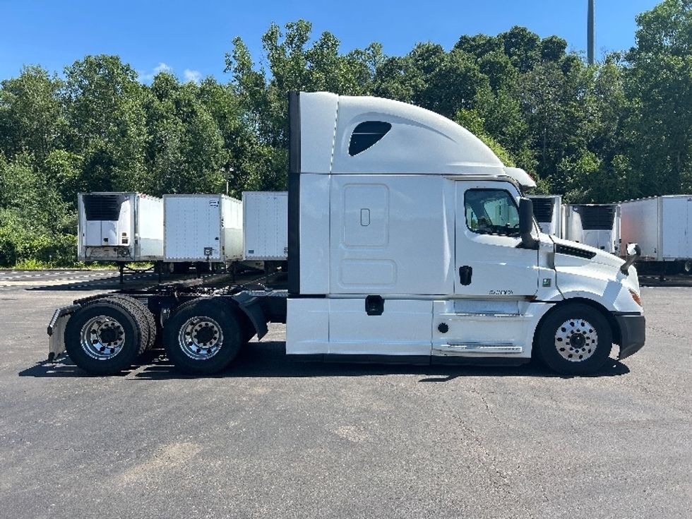 Sleeper Tractor-Heavy Duty Tractors-Freightliner-2020-T12664ST-Binghamton-NY-431,437\n\t\tmiles-$ 67,000 - Image 8