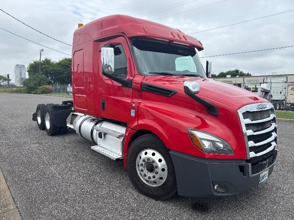 Sleeper Tractor-Heavy Duty Tractors-Freightliner-2020-T12664ST-Birmingham-AL-384,328\n\t\tmiles-$ 71,750 - Image 1