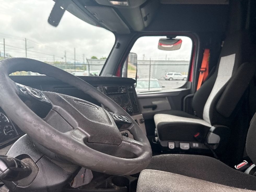 Sleeper Tractor-Heavy Duty Tractors-Freightliner-2020-T12664ST-Birmingham-AL-384,328\n\t\tmiles-$ 71,750 - Image 10