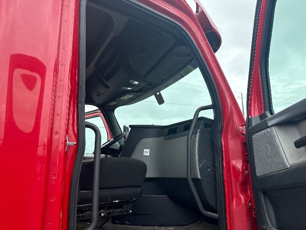 Sleeper Tractor-Heavy Duty Tractors-Freightliner-2020-T12664ST-Birmingham-AL-384,328\n\t\tmiles-$ 71,750 - Image 13