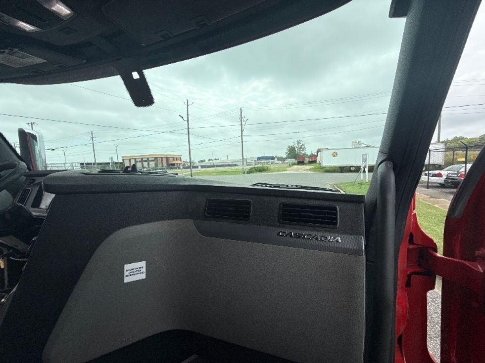 Sleeper Tractor-Heavy Duty Tractors-Freightliner-2020-T12664ST-Birmingham-AL-384,328\n\t\tmiles-$ 71,750 - Image 14