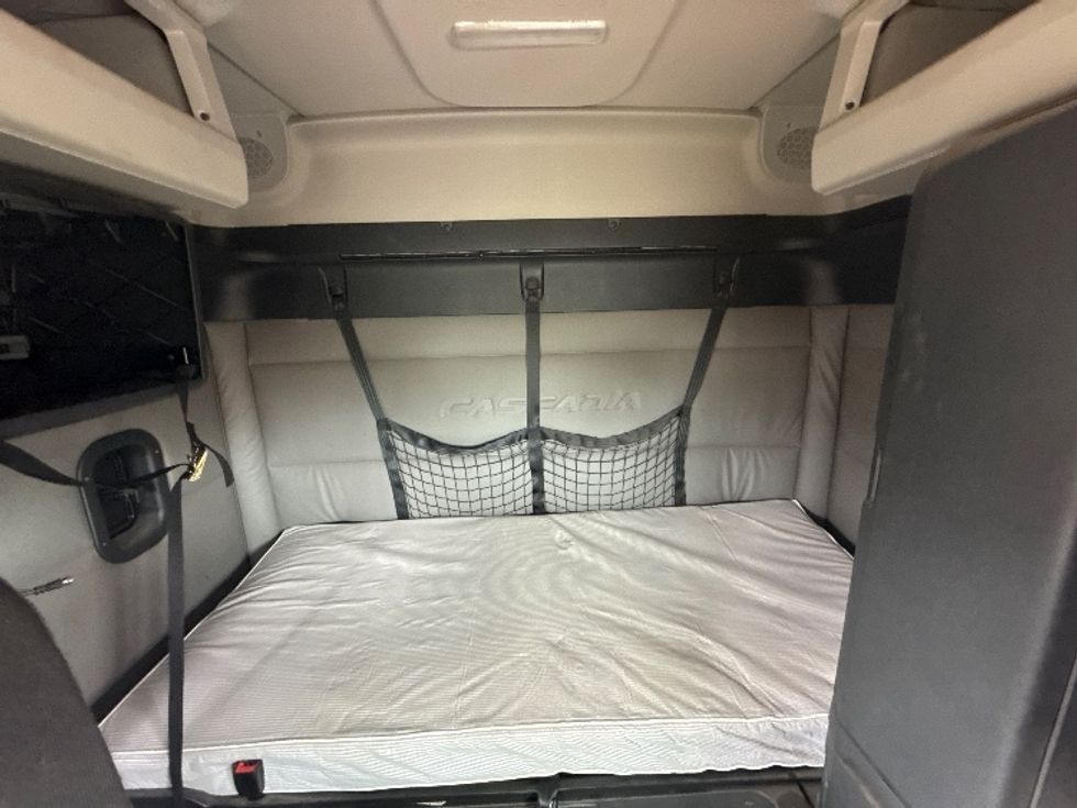 Sleeper Tractor-Heavy Duty Tractors-Freightliner-2020-T12664ST-Birmingham-AL-384,328\n\t\tmiles-$ 71,750 - Image 16