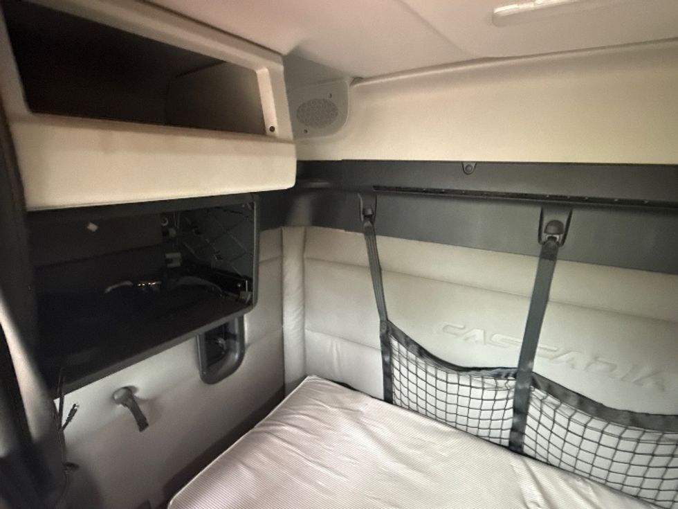 Sleeper Tractor-Heavy Duty Tractors-Freightliner-2020-T12664ST-Birmingham-AL-384,328\n\t\tmiles-$ 71,750 - Image 19