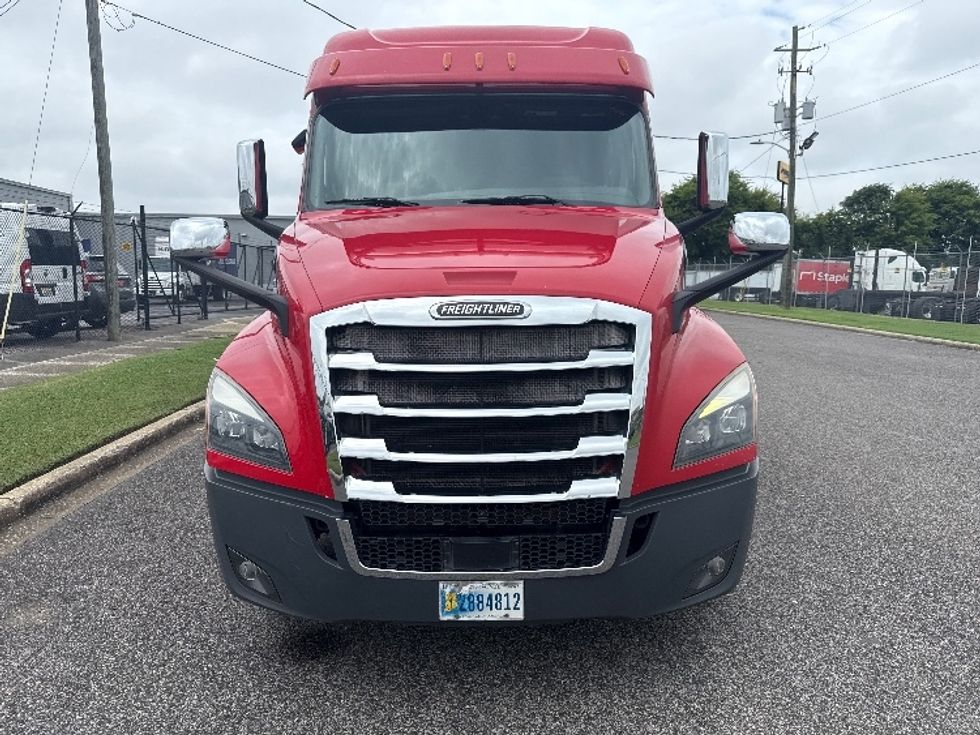 Sleeper Tractor-Heavy Duty Tractors-Freightliner-2020-T12664ST-Birmingham-AL-384,328\n\t\tmiles-$ 71,750 - Image 2