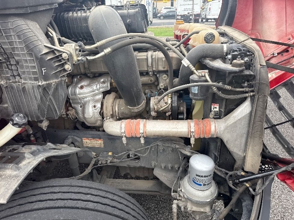 Sleeper Tractor-Heavy Duty Tractors-Freightliner-2020-T12664ST-Birmingham-AL-384,328\n\t\tmiles-$ 71,750 - Image 20