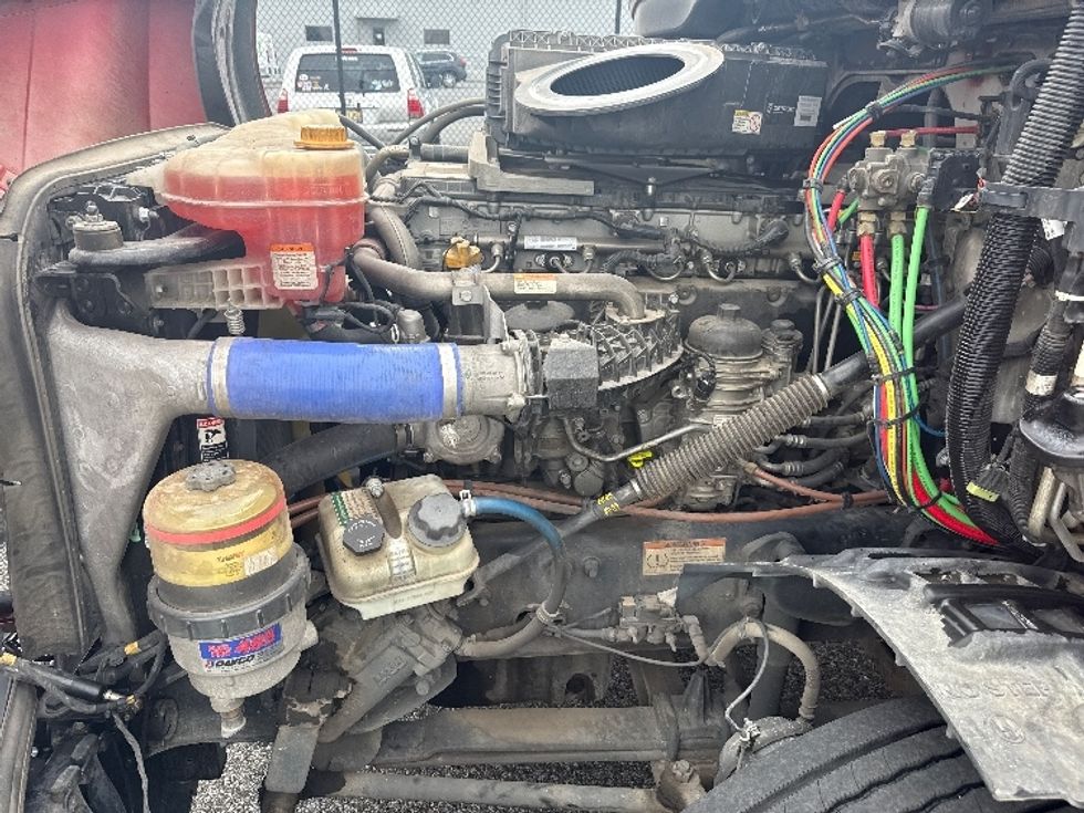 Sleeper Tractor-Heavy Duty Tractors-Freightliner-2020-T12664ST-Birmingham-AL-384,328\n\t\tmiles-$ 71,750 - Image 21