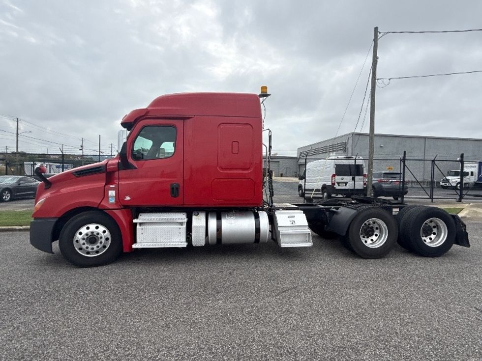 Sleeper Tractor-Heavy Duty Tractors-Freightliner-2020-T12664ST-Birmingham-AL-384,328\n\t\tmiles-$ 71,750 - Image 4