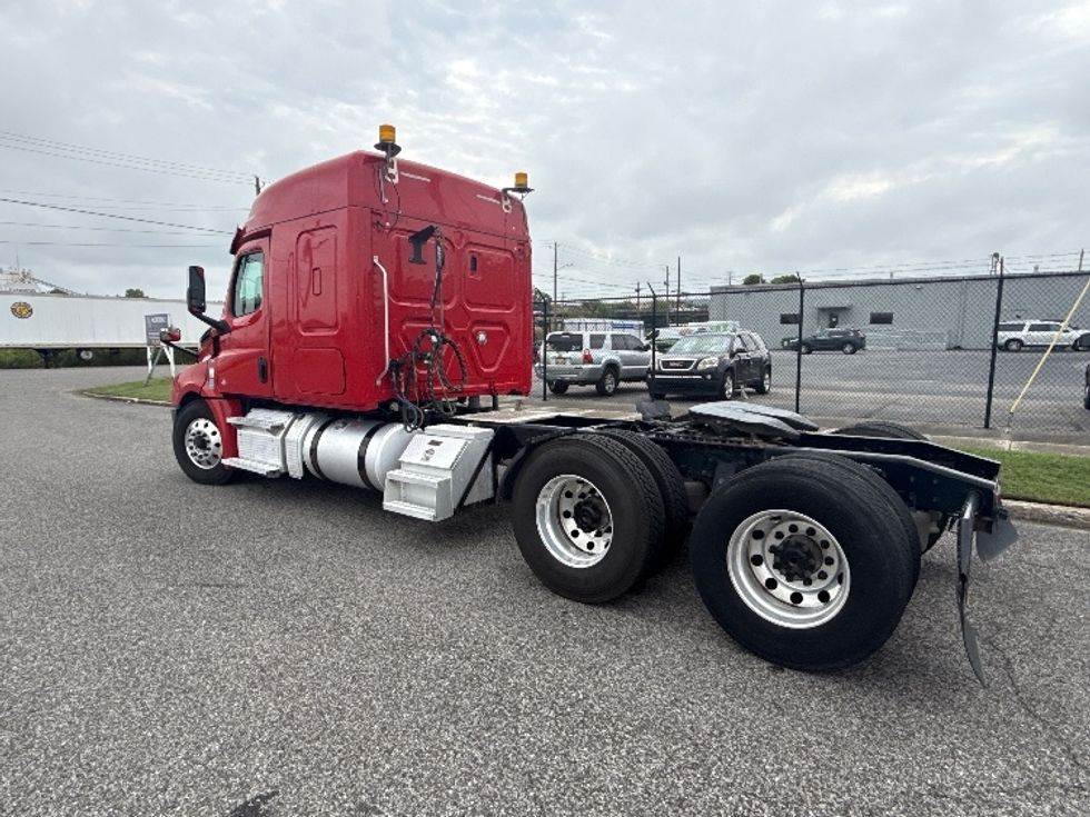 Sleeper Tractor-Heavy Duty Tractors-Freightliner-2020-T12664ST-Birmingham-AL-384,328\n\t\tmiles-$ 71,750 - Image 5