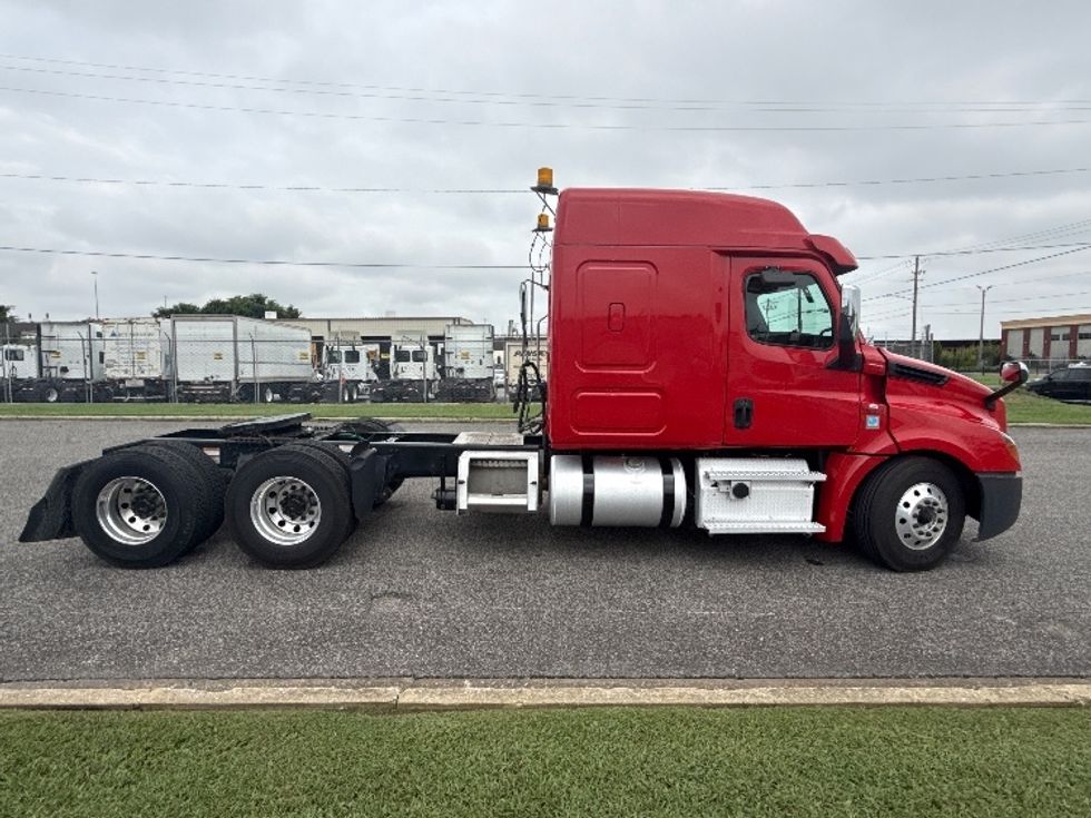 Sleeper Tractor-Heavy Duty Tractors-Freightliner-2020-T12664ST-Birmingham-AL-384,328\n\t\tmiles-$ 71,750 - Image 8