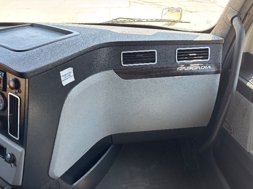 Sleeper Tractor-Heavy Duty Tractors-Freightliner-2020-T12664ST-Birmingham-AL-442,244\n\t\tmiles-$ 69,500 - Image 14