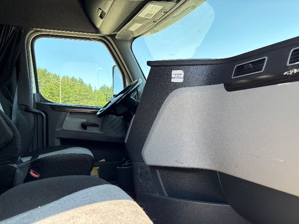 Sleeper Tractor-Heavy Duty Tractors-Freightliner-2020-T12664ST-Birmingham-AL-442,244\n\t\tmiles-$ 69,500 - Image 15