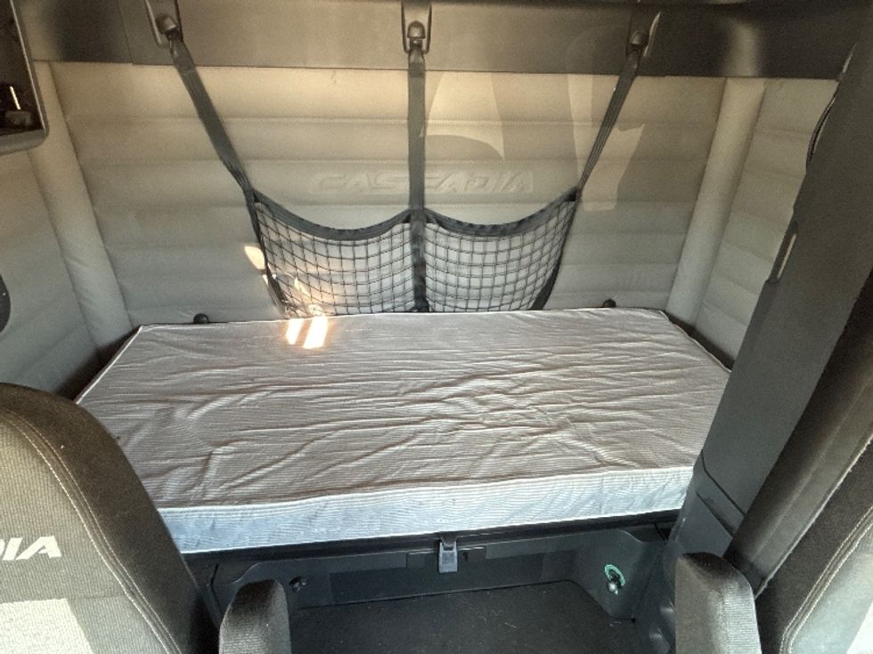 Sleeper Tractor-Heavy Duty Tractors-Freightliner-2020-T12664ST-Birmingham-AL-442,244\n\t\tmiles-$ 69,500 - Image 16