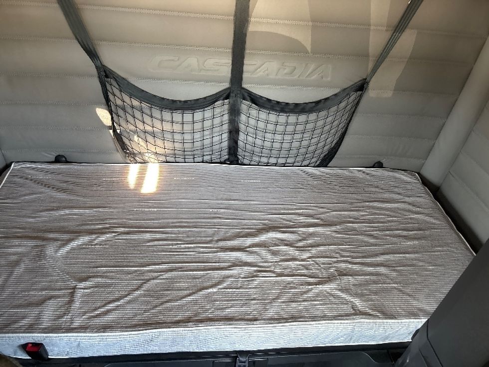 Sleeper Tractor-Heavy Duty Tractors-Freightliner-2020-T12664ST-Birmingham-AL-442,244\n\t\tmiles-$ 69,500 - Image 17