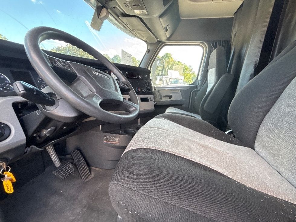 Sleeper Tractor-Heavy Duty Tractors-Freightliner-2020-T12664ST-Birmingham-AL-472,471\n\t\tmiles-$ 73,750 - Image 10