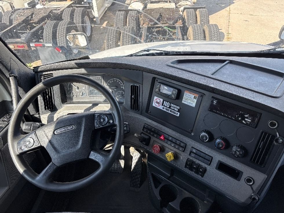Sleeper Tractor-Heavy Duty Tractors-Freightliner-2020-T12664ST-Birmingham-AL-472,471\n\t\tmiles-$ 73,750 - Image 11