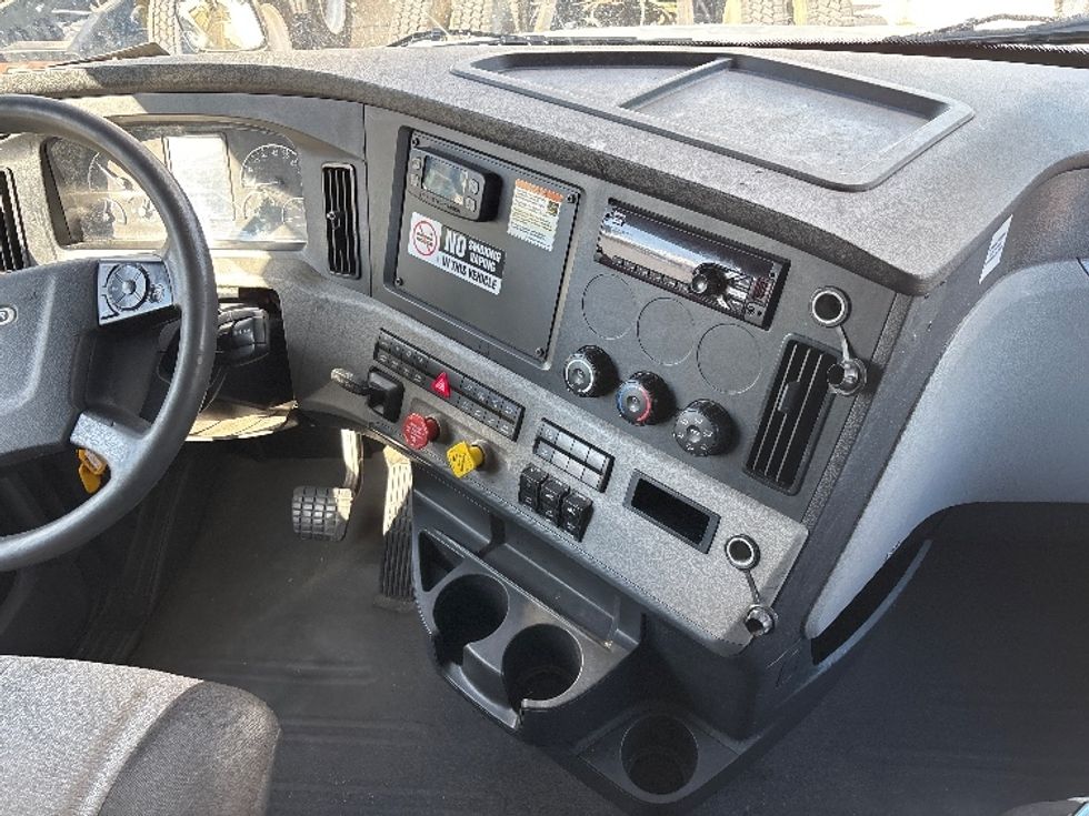 Sleeper Tractor-Heavy Duty Tractors-Freightliner-2020-T12664ST-Birmingham-AL-472,471\n\t\tmiles-$ 73,750 - Image 12
