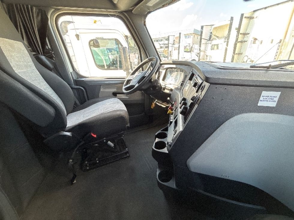 Sleeper Tractor-Heavy Duty Tractors-Freightliner-2020-T12664ST-Birmingham-AL-472,471\n\t\tmiles-$ 73,750 - Image 15