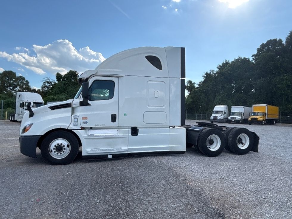 Sleeper Tractor-Heavy Duty Tractors-Freightliner-2020-T12664ST-Birmingham-AL-472,471\n\t\tmiles-$ 73,750 - Image 4