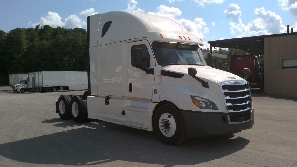 Sleeper Tractor-Heavy Duty Tractors-Freightliner-2020-T12664ST-Birmingham-AL-628,766\n\t\tmiles-$ 53,250 - Image 1