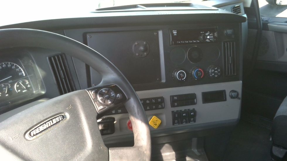 Sleeper Tractor-Heavy Duty Tractors-Freightliner-2020-T12664ST-Birmingham-AL-628,766\n\t\tmiles-$ 53,250 - Image 11