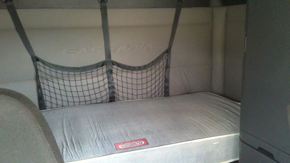 Sleeper Tractor-Heavy Duty Tractors-Freightliner-2020-T12664ST-Birmingham-AL-628,766\n\t\tmiles-$ 53,250 - Image 16