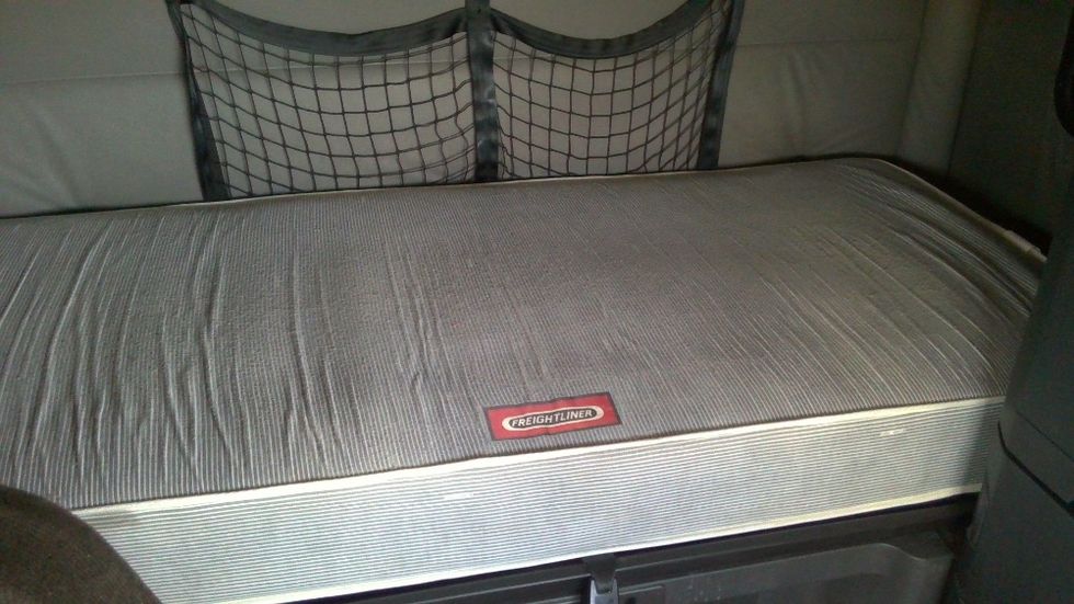 Sleeper Tractor-Heavy Duty Tractors-Freightliner-2020-T12664ST-Birmingham-AL-628,766\n\t\tmiles-$ 53,250 - Image 17