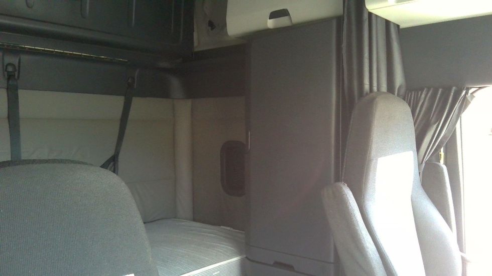 Sleeper Tractor-Heavy Duty Tractors-Freightliner-2020-T12664ST-Birmingham-AL-628,766\n\t\tmiles-$ 53,250 - Image 18