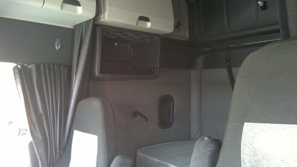 Sleeper Tractor-Heavy Duty Tractors-Freightliner-2020-T12664ST-Birmingham-AL-628,766\n\t\tmiles-$ 53,250 - Image 19