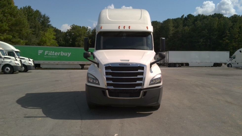 Sleeper Tractor-Heavy Duty Tractors-Freightliner-2020-T12664ST-Birmingham-AL-628,766\n\t\tmiles-$ 53,250 - Image 2