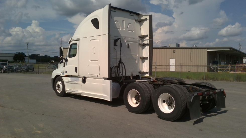 Sleeper Tractor-Heavy Duty Tractors-Freightliner-2020-T12664ST-Birmingham-AL-628,766\n\t\tmiles-$ 53,250 - Image 5