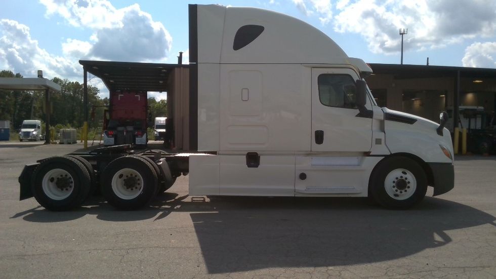 Sleeper Tractor-Heavy Duty Tractors-Freightliner-2020-T12664ST-Birmingham-AL-628,766\n\t\tmiles-$ 53,250 - Image 8