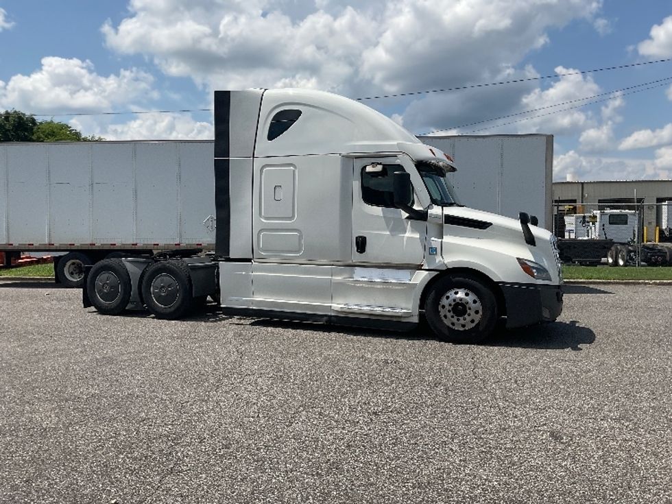 Sleeper Tractor-Heavy Duty Tractors-Freightliner-2020-T12664ST-Birmingham-AL-763,787\n\t\tmiles-$ 43,250 - Image 1