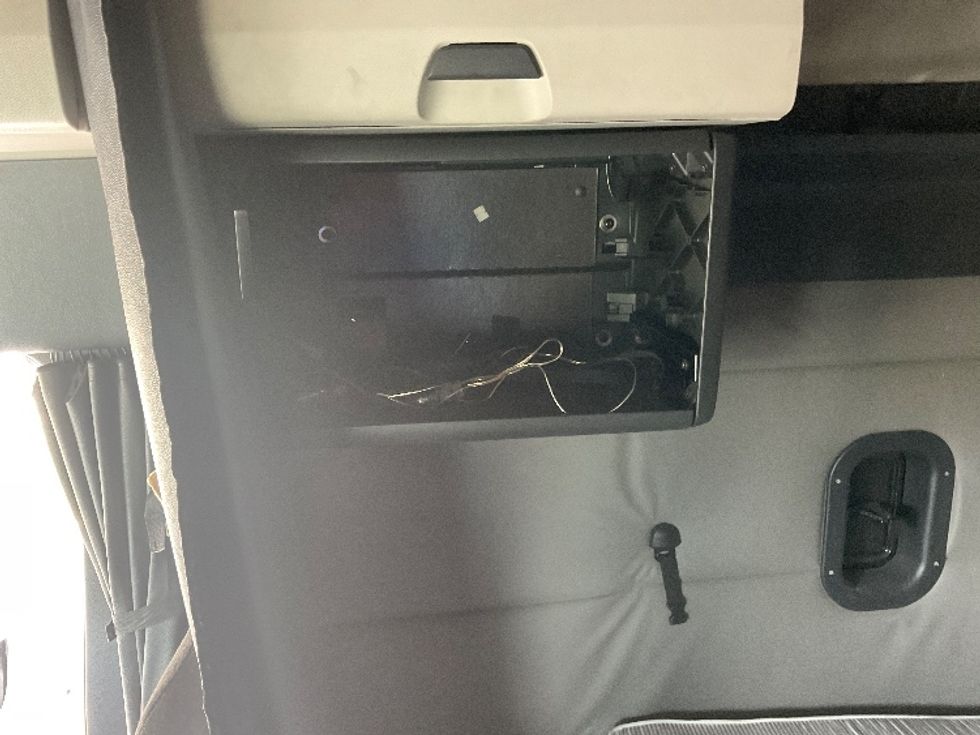 Sleeper Tractor-Heavy Duty Tractors-Freightliner-2020-T12664ST-Birmingham-AL-763,787\n\t\tmiles-$ 43,250 - Image 19