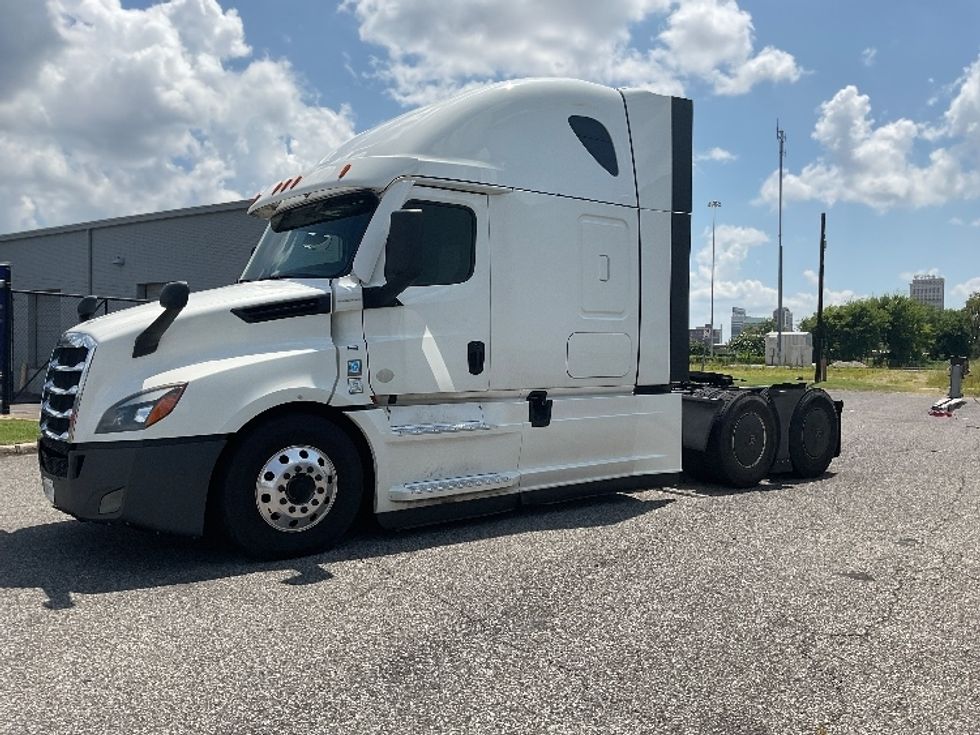 Sleeper Tractor-Heavy Duty Tractors-Freightliner-2020-T12664ST-Birmingham-AL-763,787\n\t\tmiles-$ 43,250 - Image 3