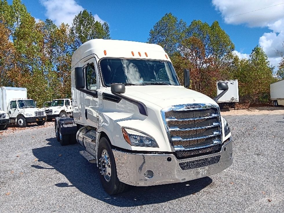 Sleeper Tractor-Heavy Duty Tractors-Freightliner-2020-T12664ST-Blountville-TN-145,859\n\t\tmiles-$ 87,500 - Image 1