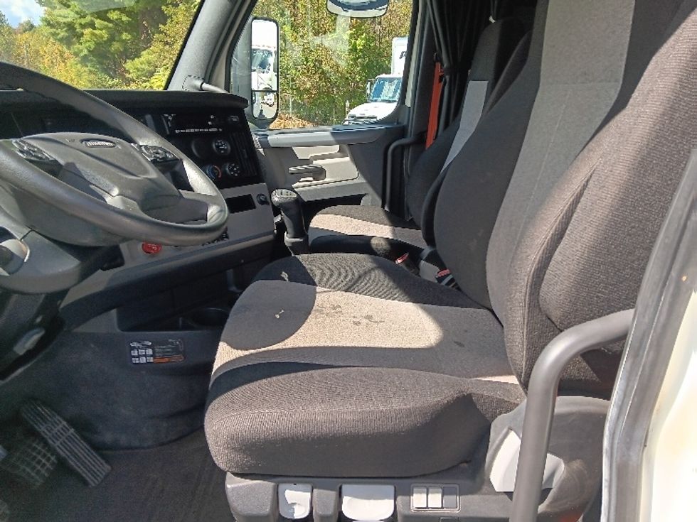 Sleeper Tractor-Heavy Duty Tractors-Freightliner-2020-T12664ST-Blountville-TN-145,859\n\t\tmiles-$ 87,500 - Image 10