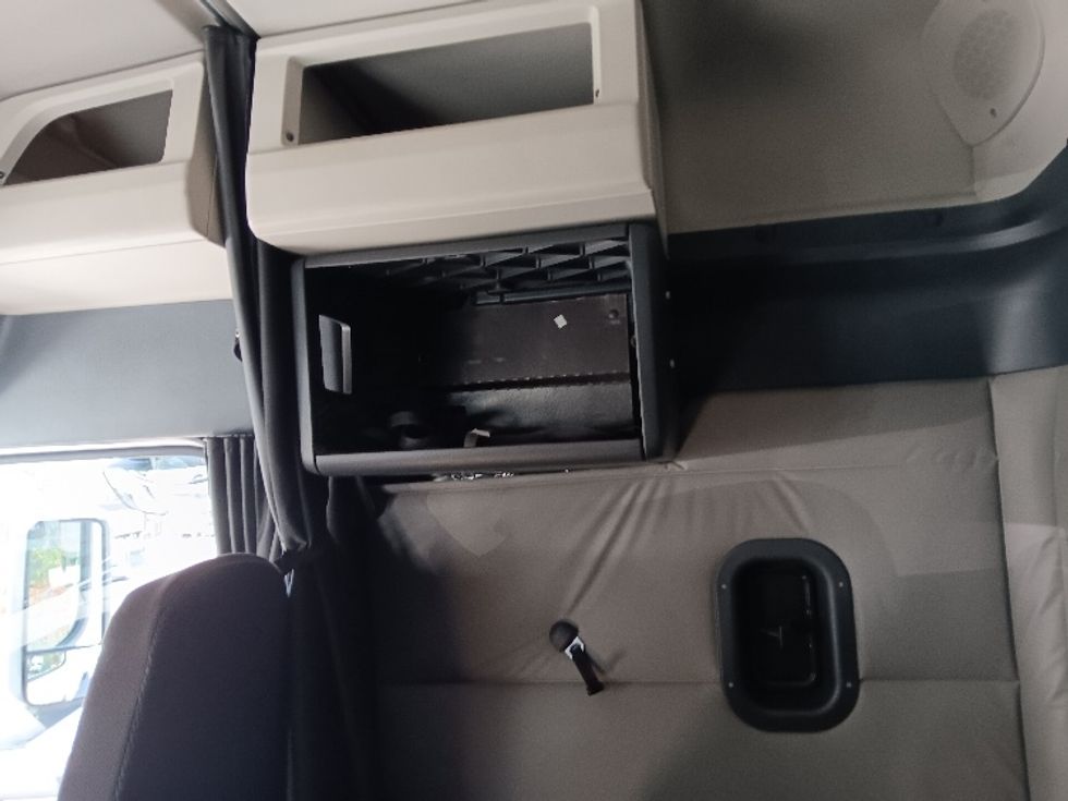 Sleeper Tractor-Heavy Duty Tractors-Freightliner-2020-T12664ST-Blountville-TN-145,859\n\t\tmiles-$ 87,500 - Image 19