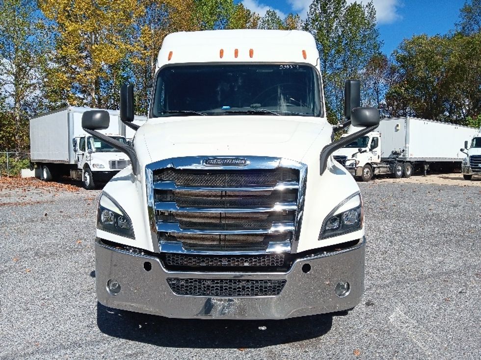 Sleeper Tractor-Heavy Duty Tractors-Freightliner-2020-T12664ST-Blountville-TN-145,859\n\t\tmiles-$ 87,500 - Image 2