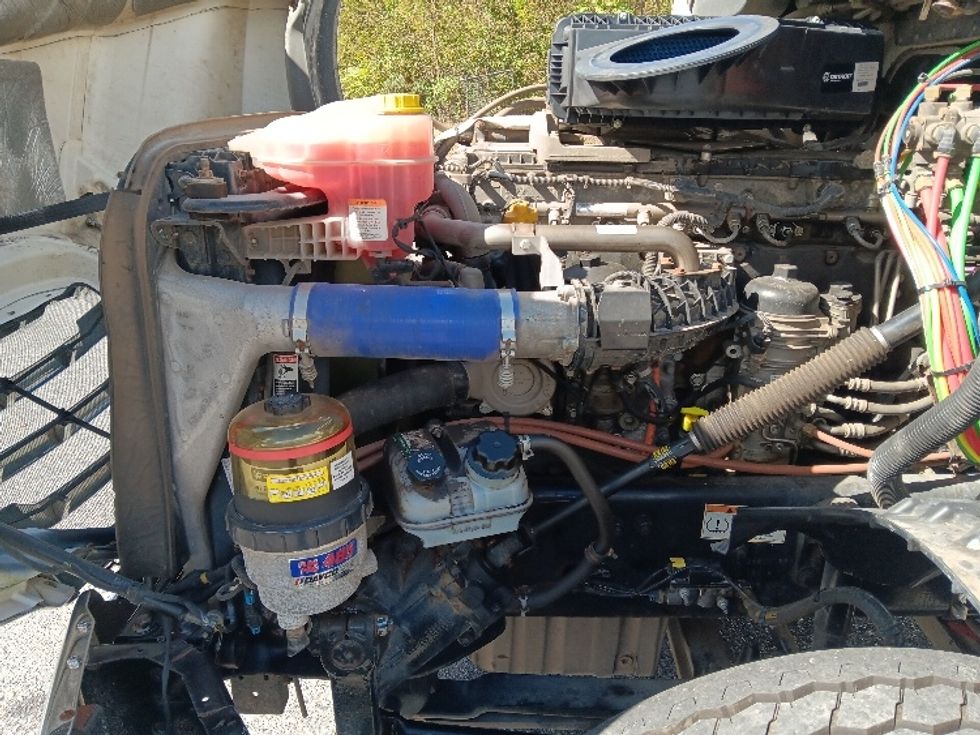 Sleeper Tractor-Heavy Duty Tractors-Freightliner-2020-T12664ST-Blountville-TN-145,859\n\t\tmiles-$ 87,500 - Image 21