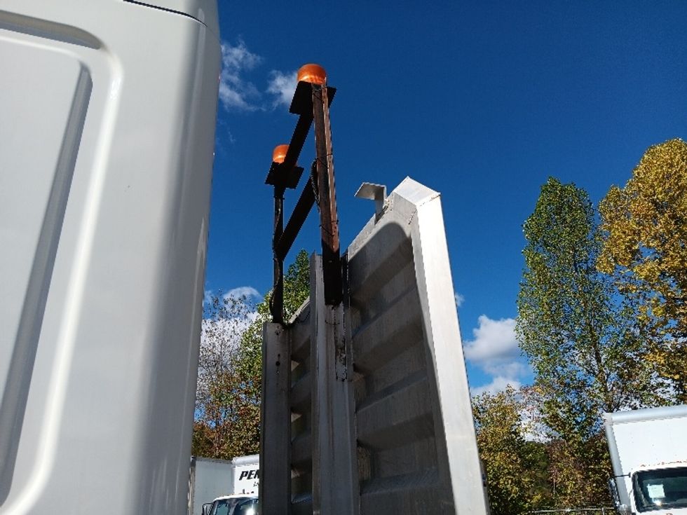 Sleeper Tractor-Heavy Duty Tractors-Freightliner-2020-T12664ST-Blountville-TN-145,859\n\t\tmiles-$ 87,500 - Image 22