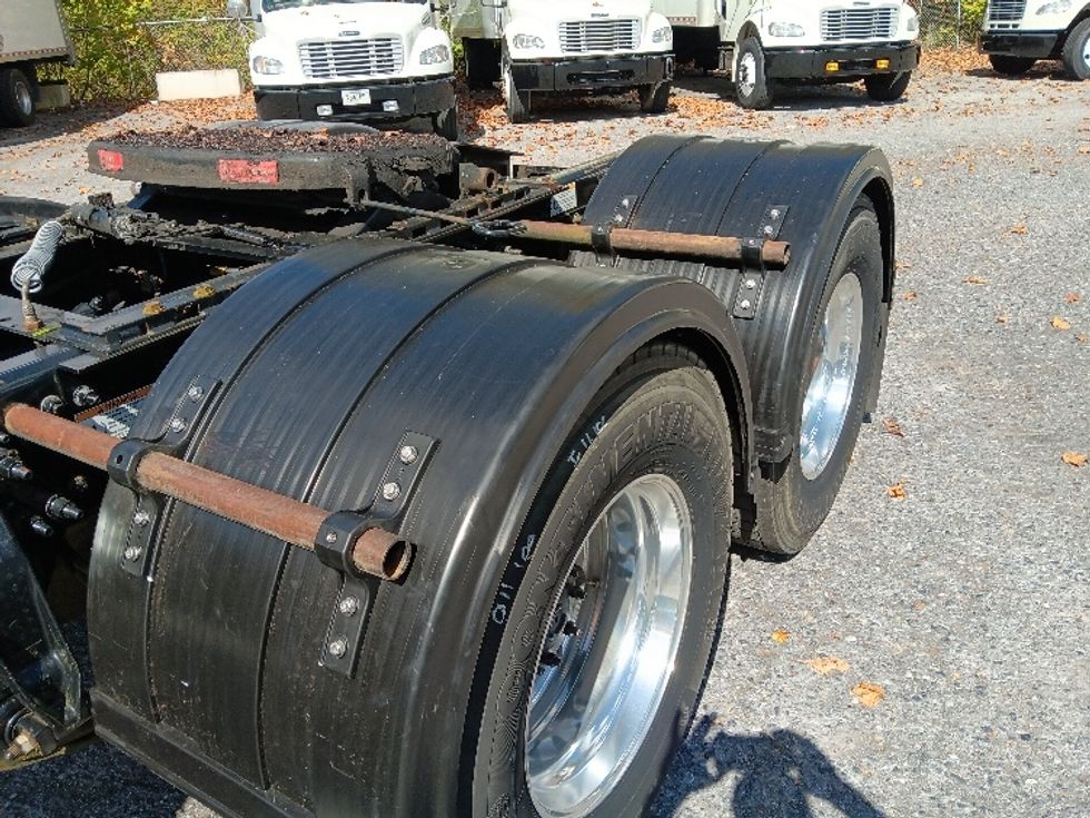 Sleeper Tractor-Heavy Duty Tractors-Freightliner-2020-T12664ST-Blountville-TN-145,859\n\t\tmiles-$ 87,500 - Image 23