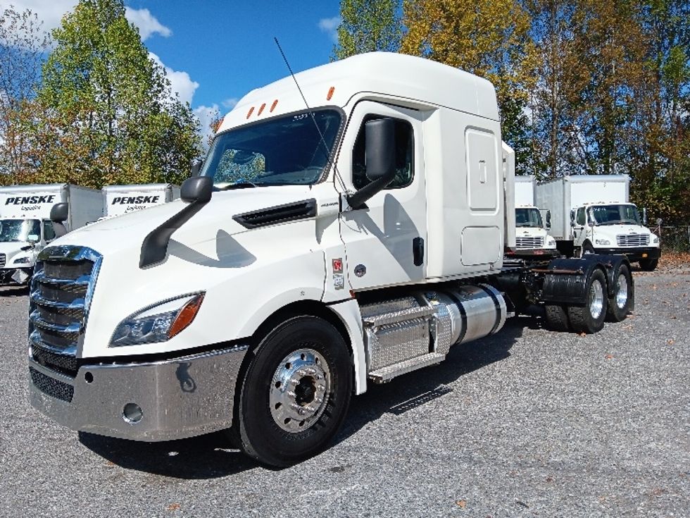 Sleeper Tractor-Heavy Duty Tractors-Freightliner-2020-T12664ST-Blountville-TN-145,859\n\t\tmiles-$ 87,500 - Image 3