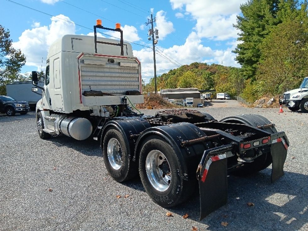 Sleeper Tractor-Heavy Duty Tractors-Freightliner-2020-T12664ST-Blountville-TN-145,859\n\t\tmiles-$ 87,500 - Image 5