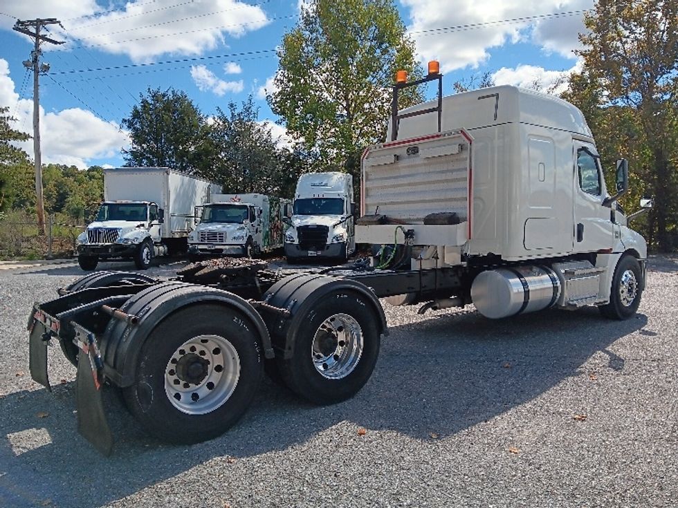 Sleeper Tractor-Heavy Duty Tractors-Freightliner-2020-T12664ST-Blountville-TN-145,859\n\t\tmiles-$ 87,500 - Image 7