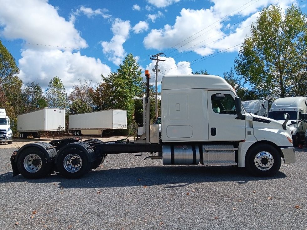 Sleeper Tractor-Heavy Duty Tractors-Freightliner-2020-T12664ST-Blountville-TN-145,859\n\t\tmiles-$ 87,500 - Image 8