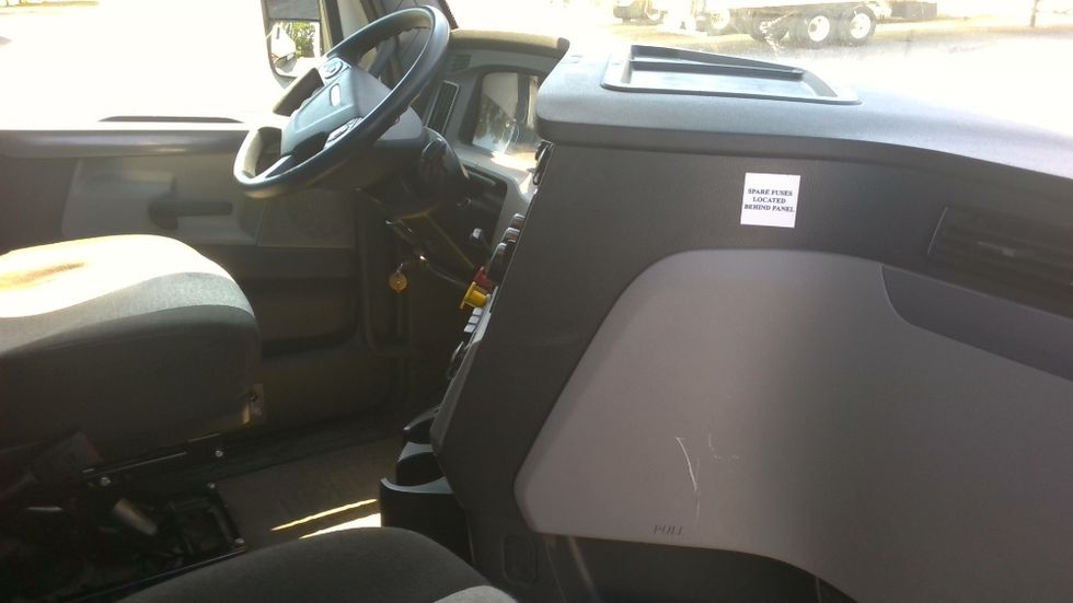 Sleeper Tractor-Heavy Duty Tractors-Freightliner-2020-T12664ST-Boaz-AL-433,181\n\t\tmiles-$ 66,500 - Image 16