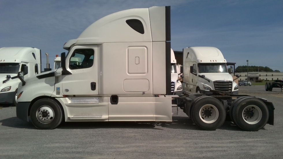Sleeper Tractor-Heavy Duty Tractors-Freightliner-2020-T12664ST-Boaz-AL-623,630\n\t\tmiles-$ 53,750 - Image 4