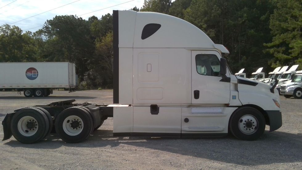 Sleeper Tractor-Heavy Duty Tractors-Freightliner-2020-T12664ST-Boaz-AL-623,630\n\t\tmiles-$ 53,750 - Image 8
